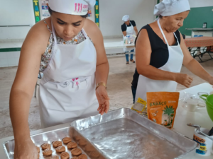 Leia mais sobre o artigo Oficina ensina receitas à base de babaçu para merendeiras de São Miguel (TO)