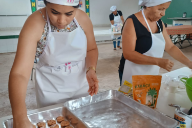 Oficina ensina receitas à base de babaçu para merendeiras de São Miguel (TO)